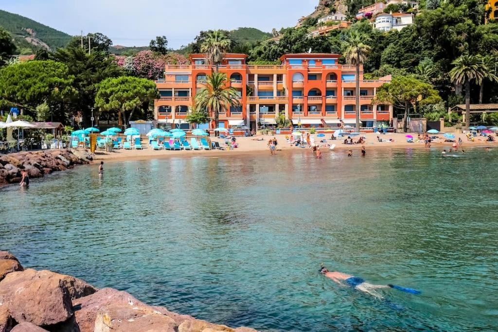 French Riviera 1 Bedroom On The Beach Facing Cannes 泰晤勒·苏尔·梅尔 外观 照片