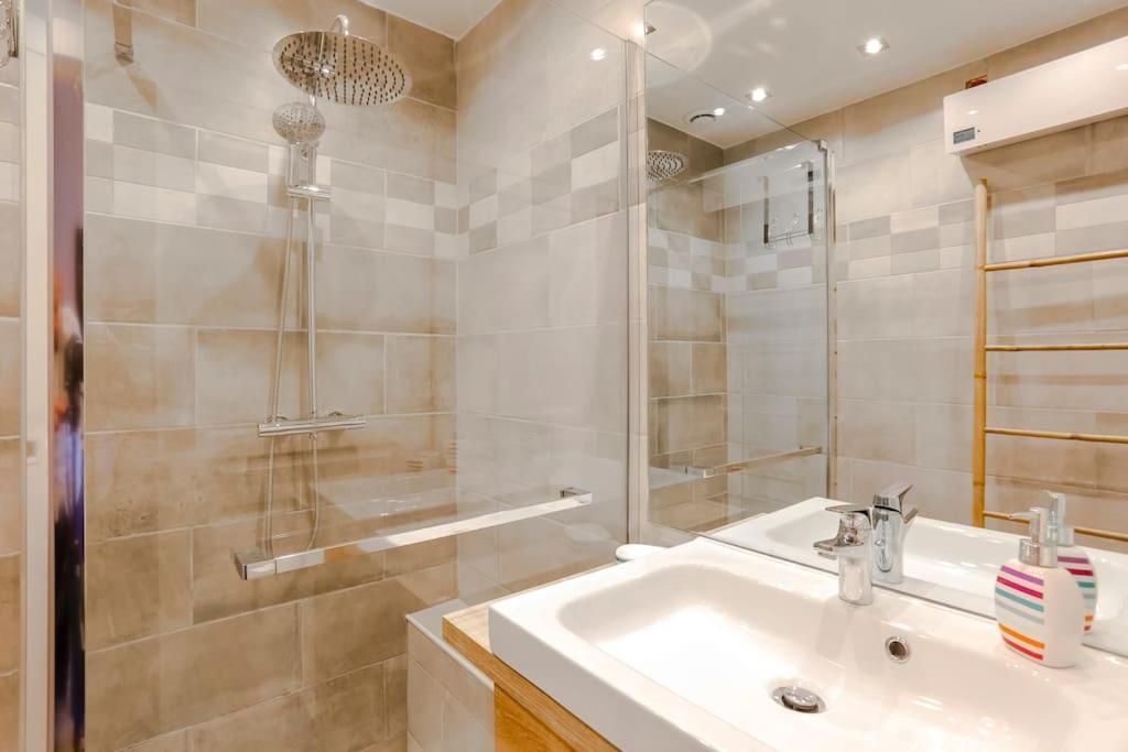 French Riviera 1 Bedroom On The Beach Facing Cannes 泰晤勒·苏尔·梅尔 外观 照片