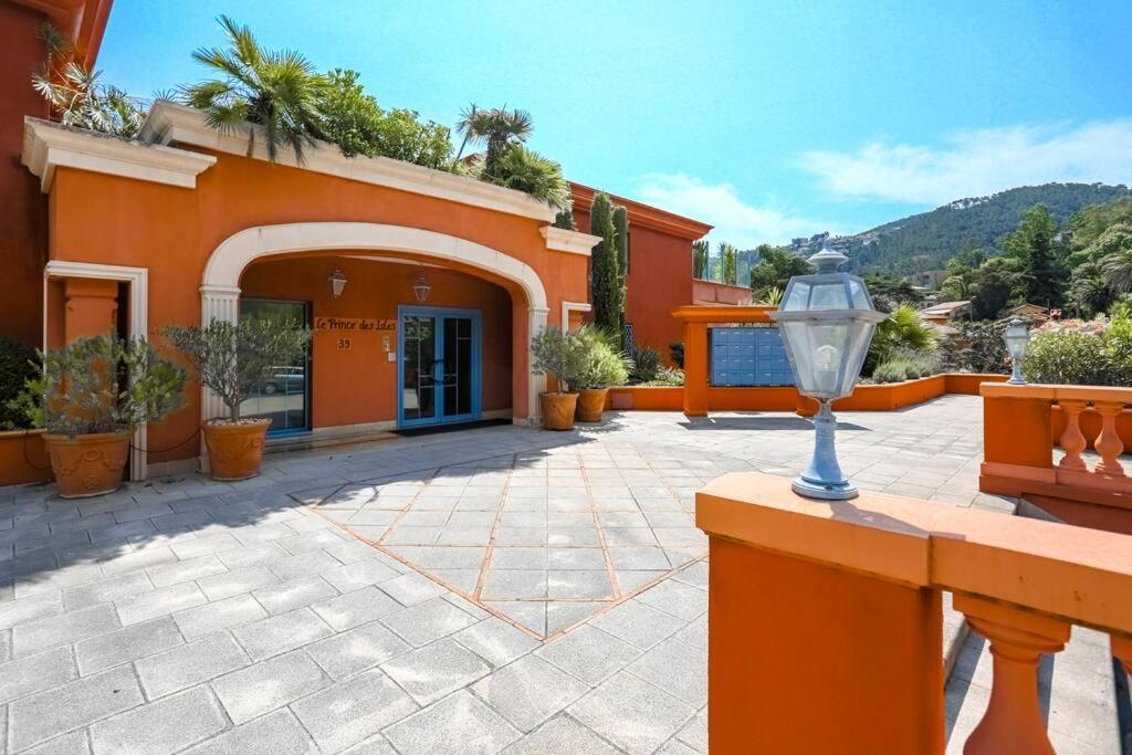 French Riviera 1 Bedroom On The Beach Facing Cannes 泰晤勒·苏尔·梅尔 外观 照片